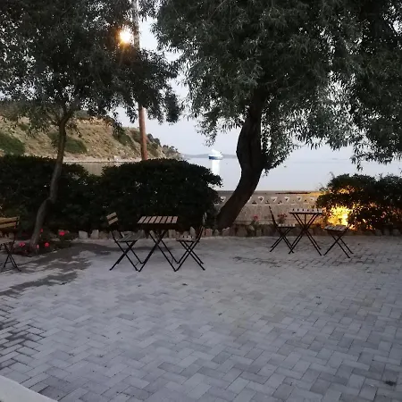 Pansion Katerina Skyros *